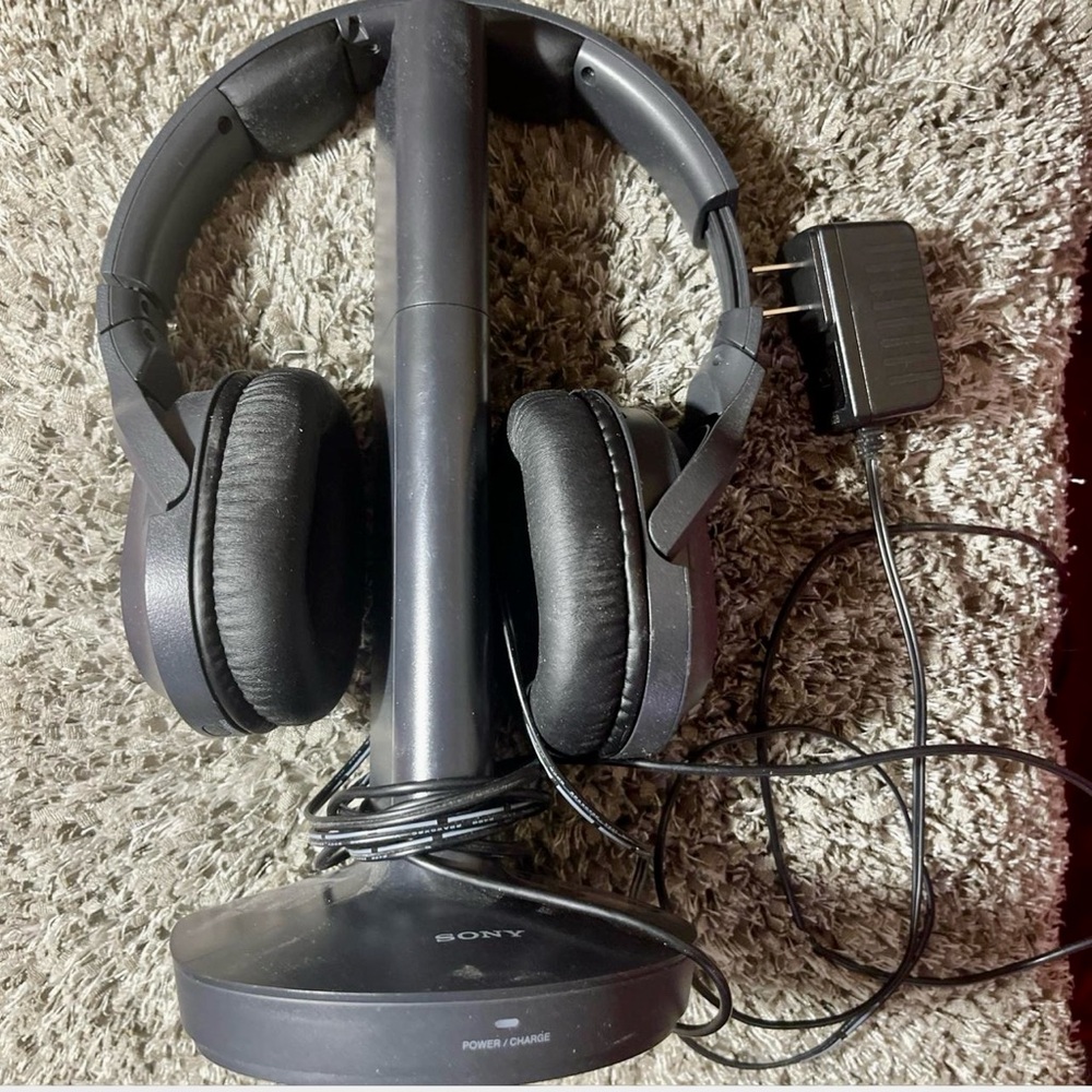 Sony RF 400 Black Wireless Headphones with Charging Stand